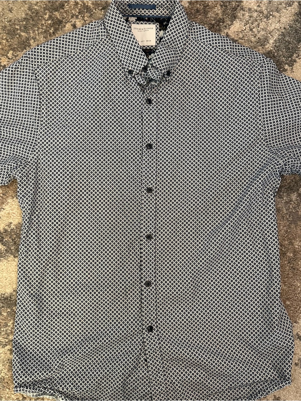Denim & Flower Men's Short-Sleeve Button-Up Shirt in White and navy Geo Print S